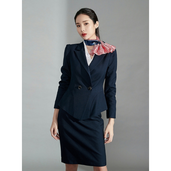 深蓝色小西服套装