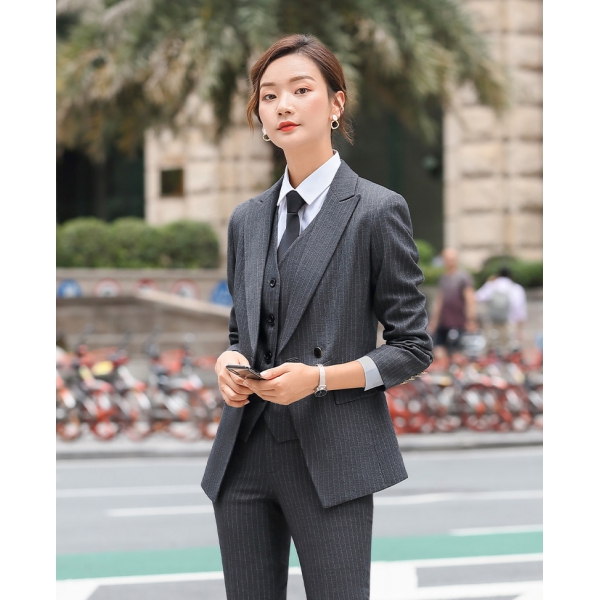 条纹时尚女套装